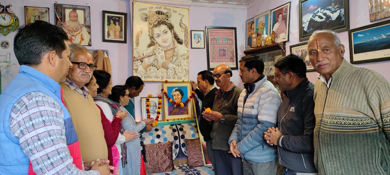 भारत की पूर्व प्रधानमंत्री श्रीमती इंदिरा गाँधी की पुण्यतिथि व लौह पुरुष सरदार बल्लभ भाई पटेल की 150वीं जयंती पर कांग्रेस जनों ने किया भावपूर्ण स्मरण