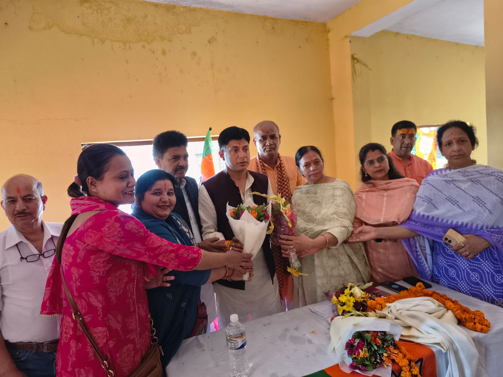 दर्जा राज्य मंत्री कुन्दन लटवाल का रानीखेत में भाजपा कार्यकर्ताओं ने किया भव्य स्वागत, नगर मंडल के शक्ति केन्द्रों और बूथ स्तर कार्यों की समीक्षा को पहुंचे थे लटवाल